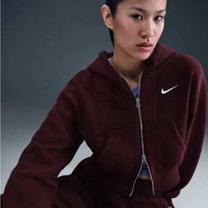 Nike Phoenix Fleece Women's Burgundy Zip-Up Cropped Hoodie
